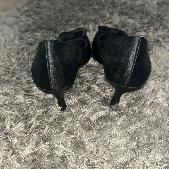 Neutralizer black heels with a bow attached size 7 1/2 - Picture 4 of 6